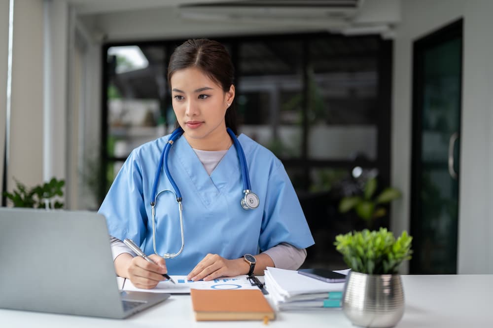 Featured image for post: Tips for Nursing School: What to Expect and How to Succeed